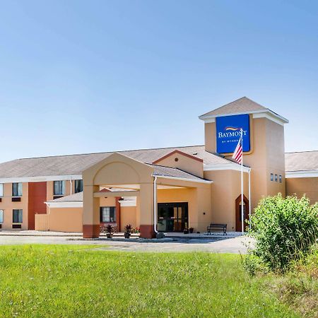 Baymont Inn & Suites By Wyndham Mukwonago Екстериор снимка