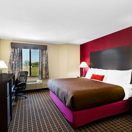 Baymont Inn & Suites By Wyndham Mukwonago Екстериор снимка