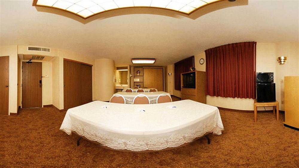 Baymont Inn & Suites By Wyndham Mukwonago Екстериор снимка