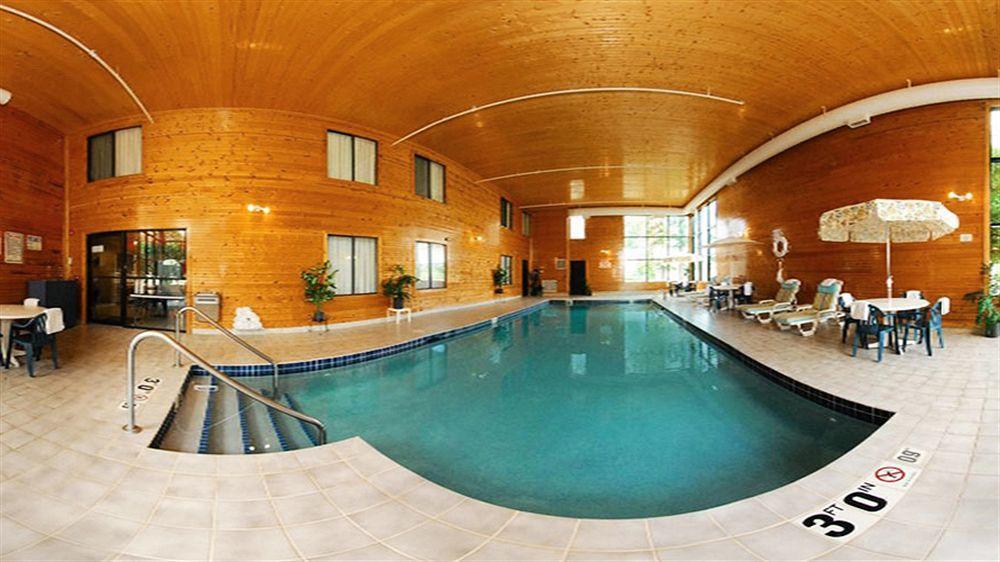 Baymont Inn & Suites By Wyndham Mukwonago Екстериор снимка