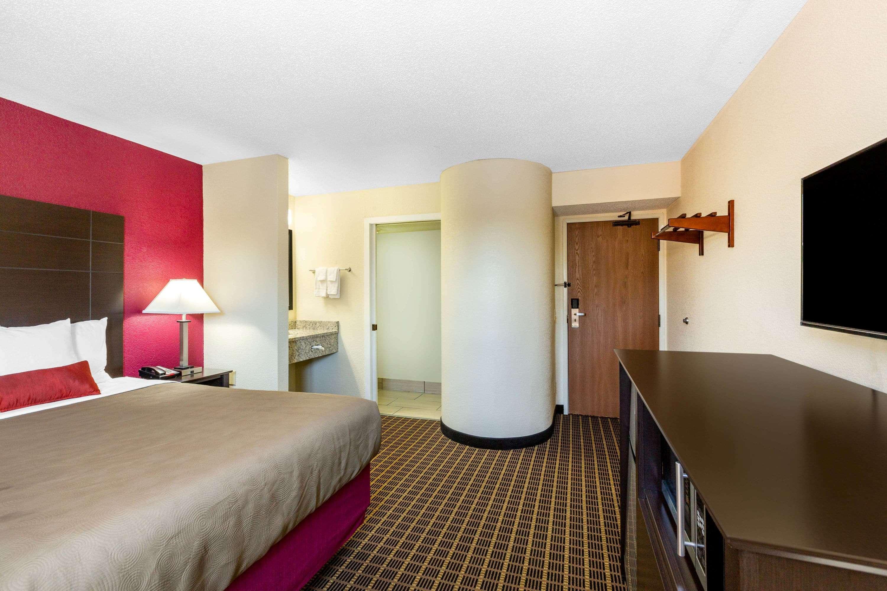 Baymont Inn & Suites By Wyndham Mukwonago Екстериор снимка