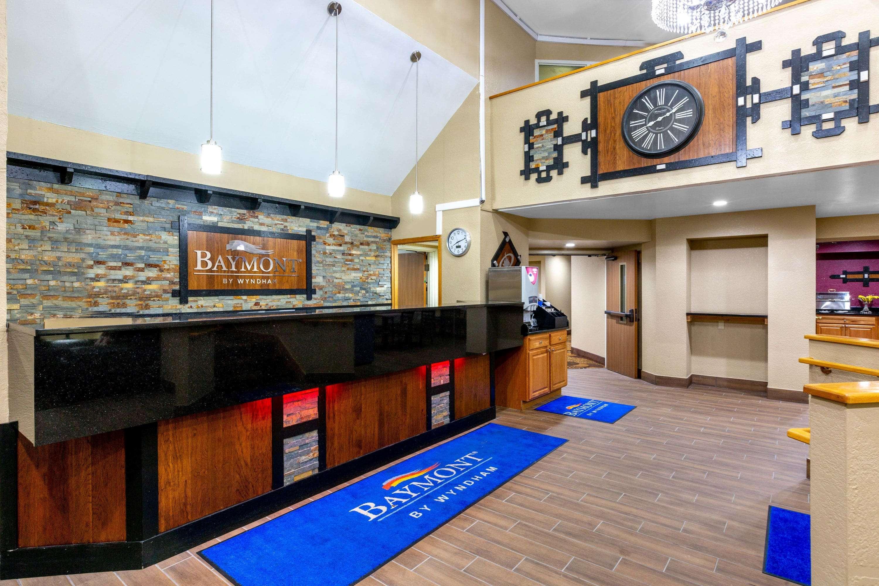 Baymont Inn & Suites By Wyndham Mukwonago Екстериор снимка
