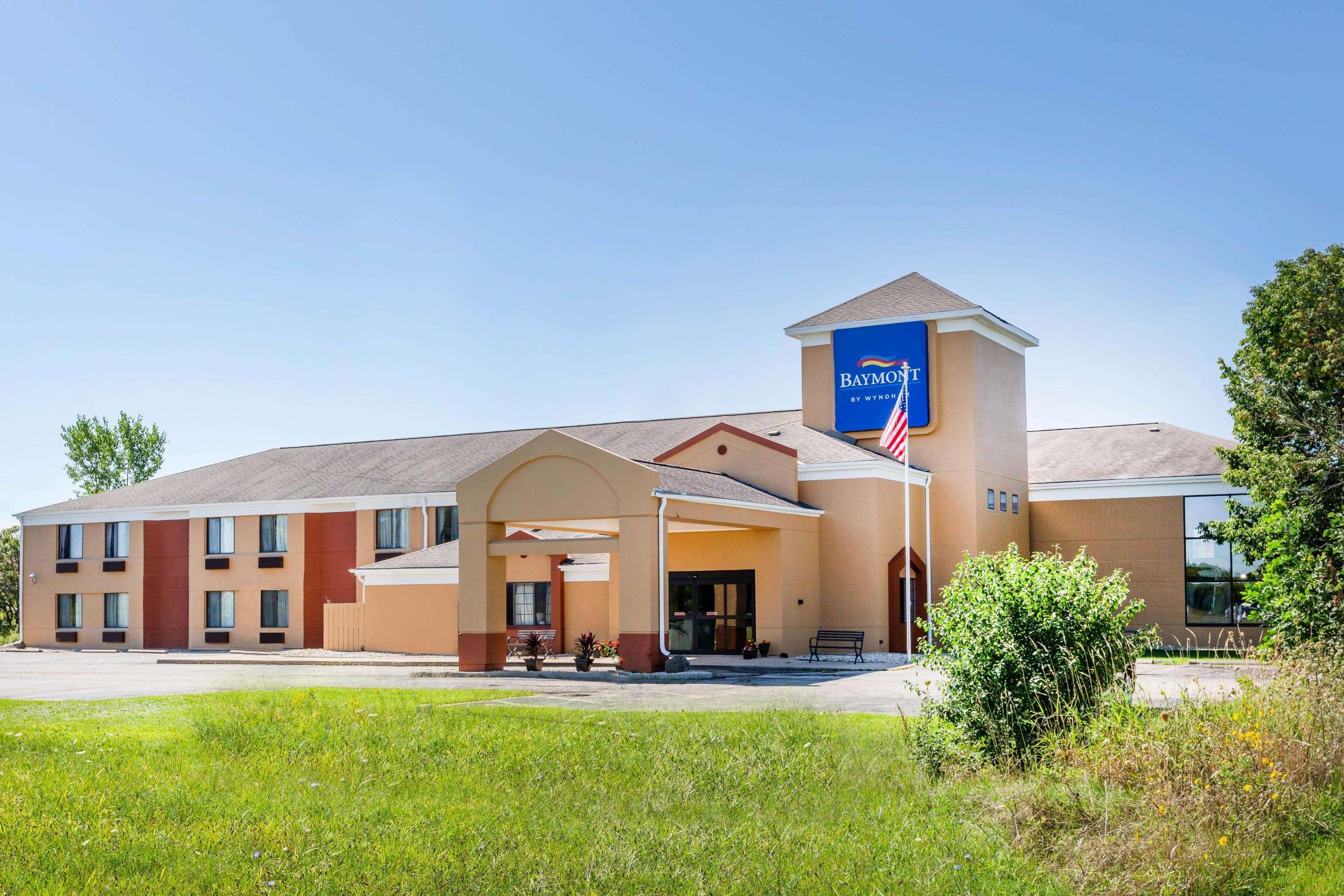 Baymont Inn & Suites By Wyndham Mukwonago Екстериор снимка