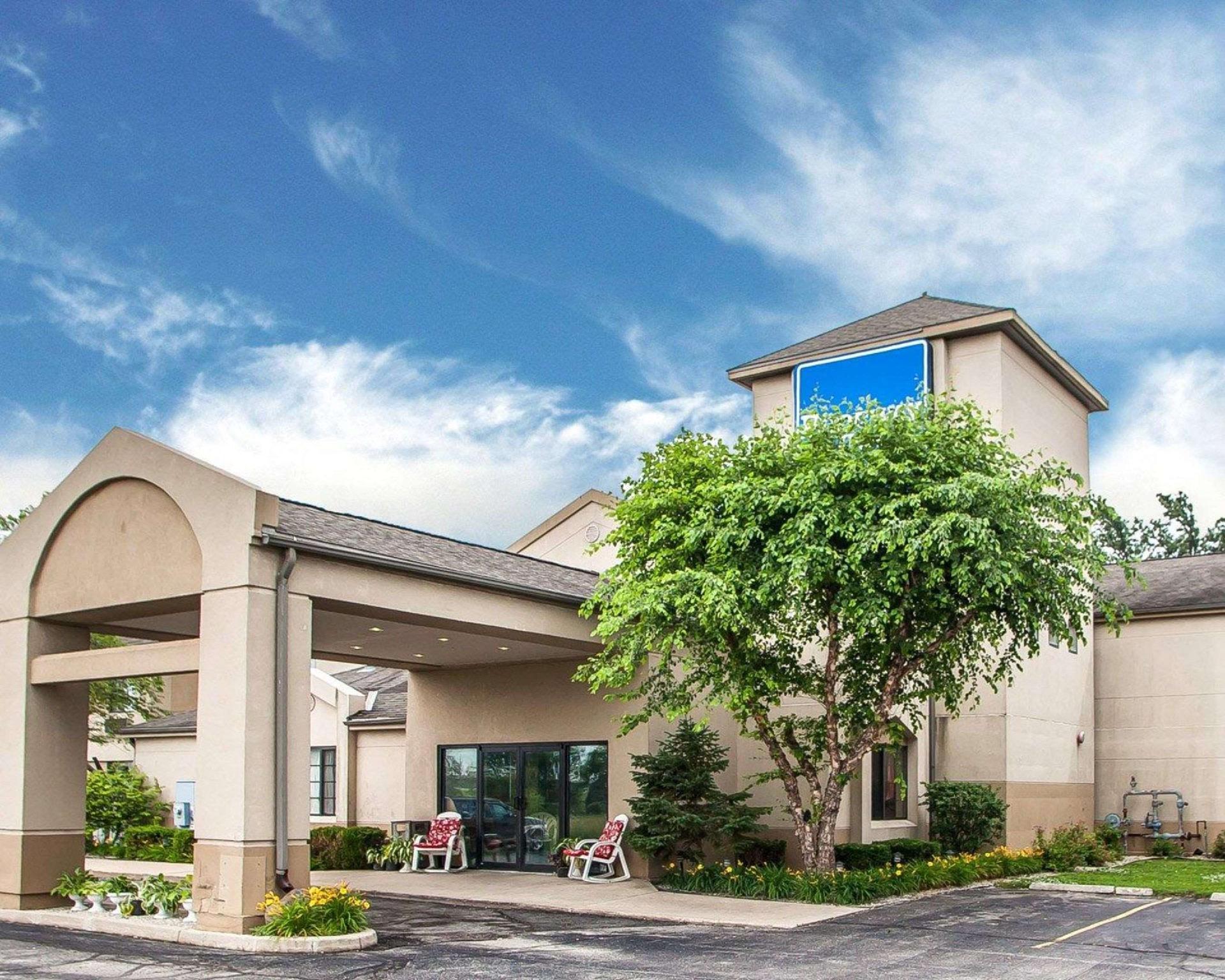 Baymont Inn & Suites By Wyndham Mukwonago Екстериор снимка