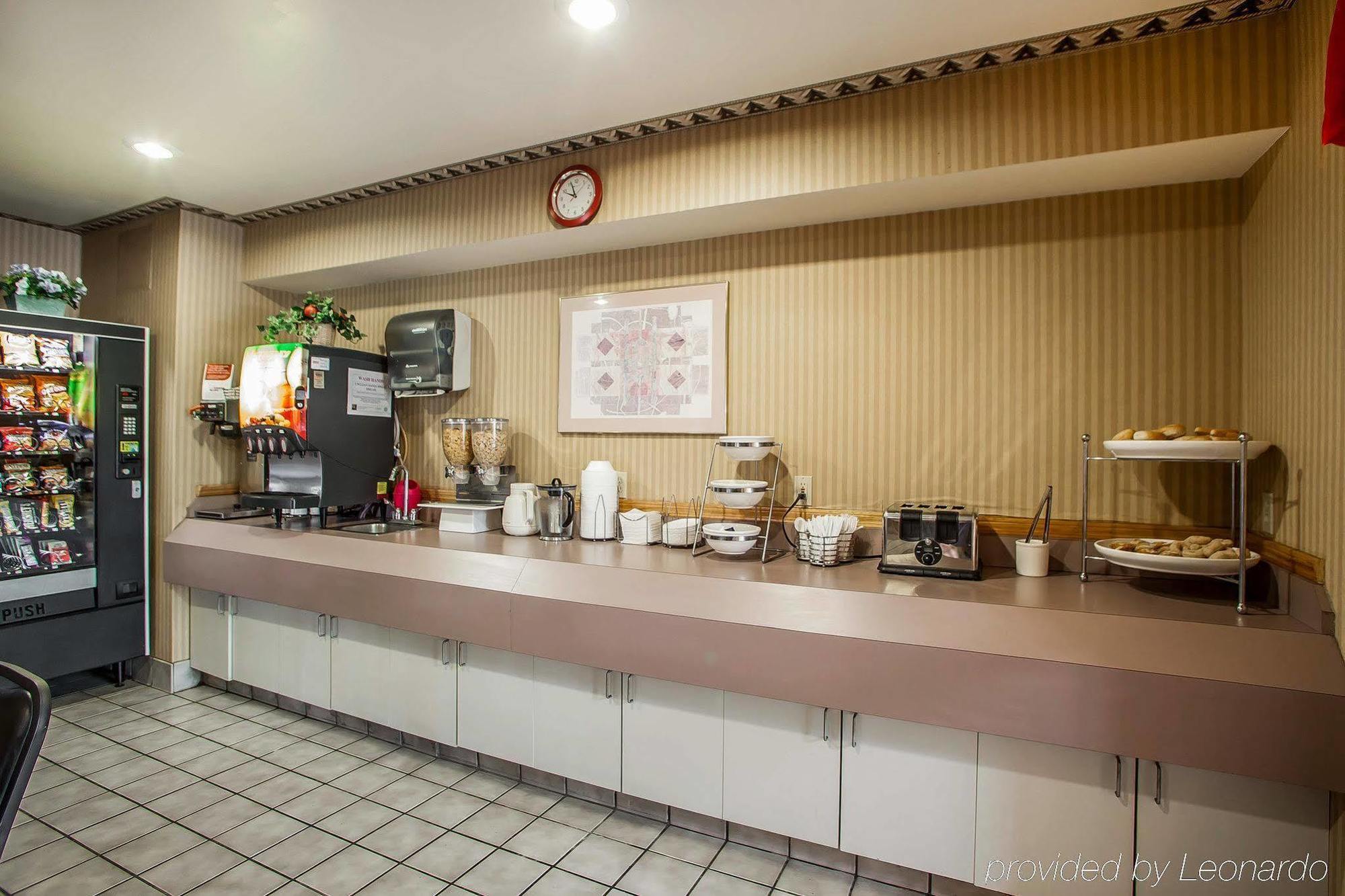 Baymont Inn & Suites By Wyndham Mukwonago Екстериор снимка