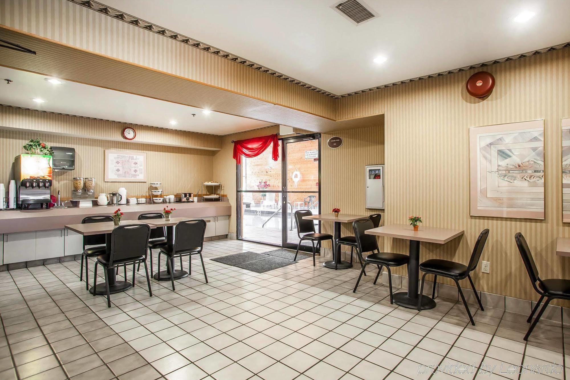 Baymont Inn & Suites By Wyndham Mukwonago Екстериор снимка