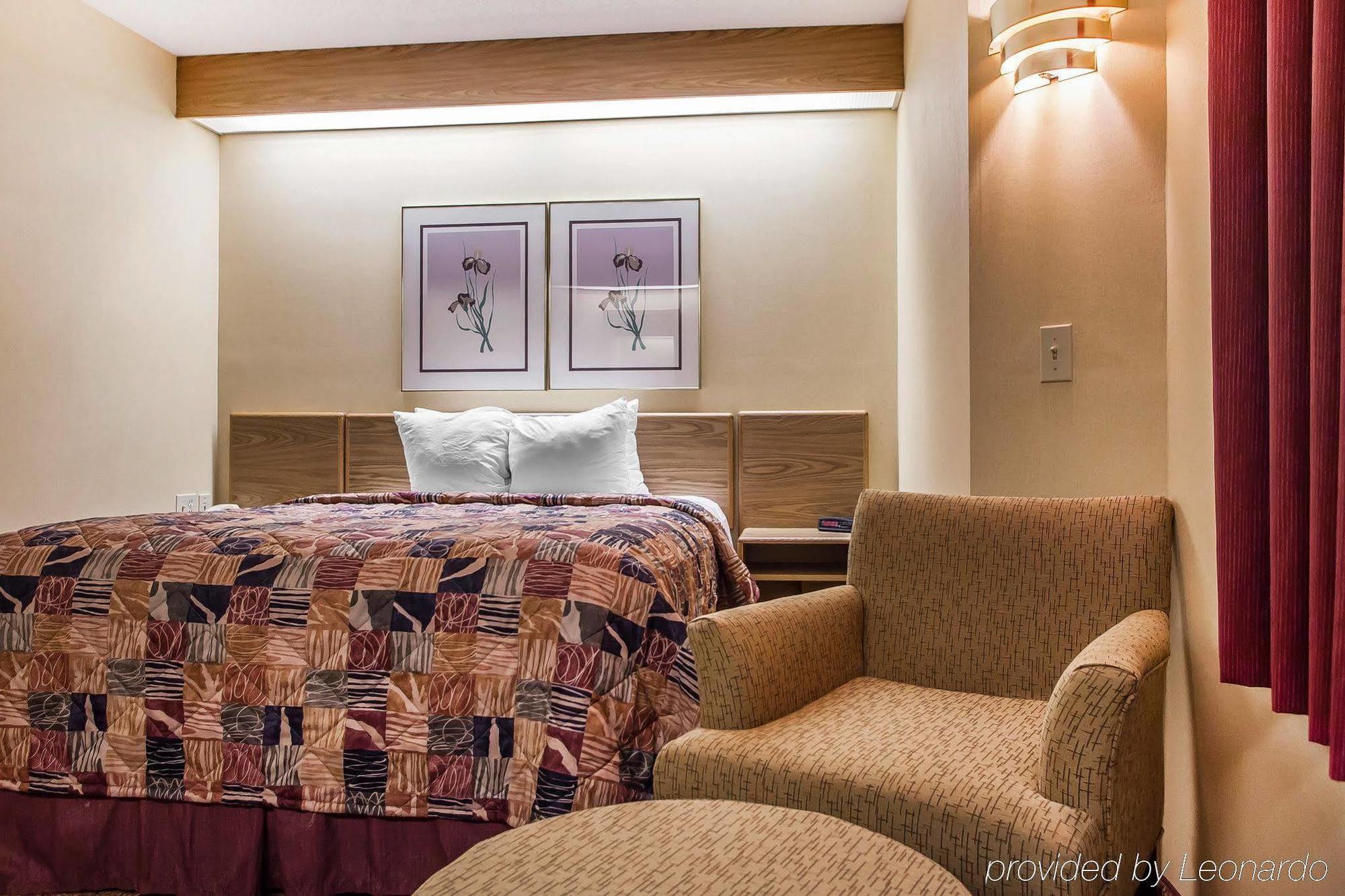 Baymont Inn & Suites By Wyndham Mukwonago Екстериор снимка