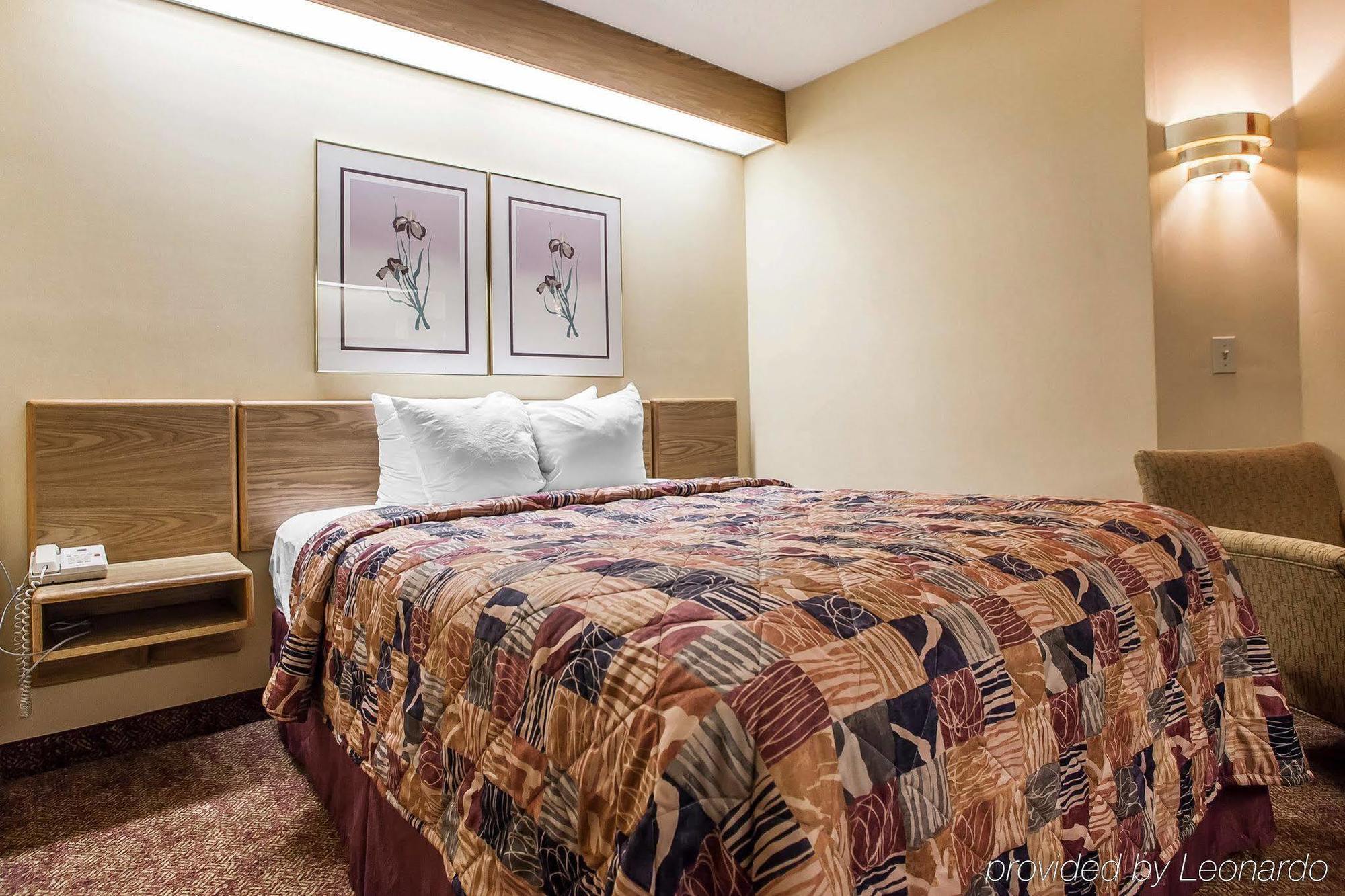 Baymont Inn & Suites By Wyndham Mukwonago Екстериор снимка