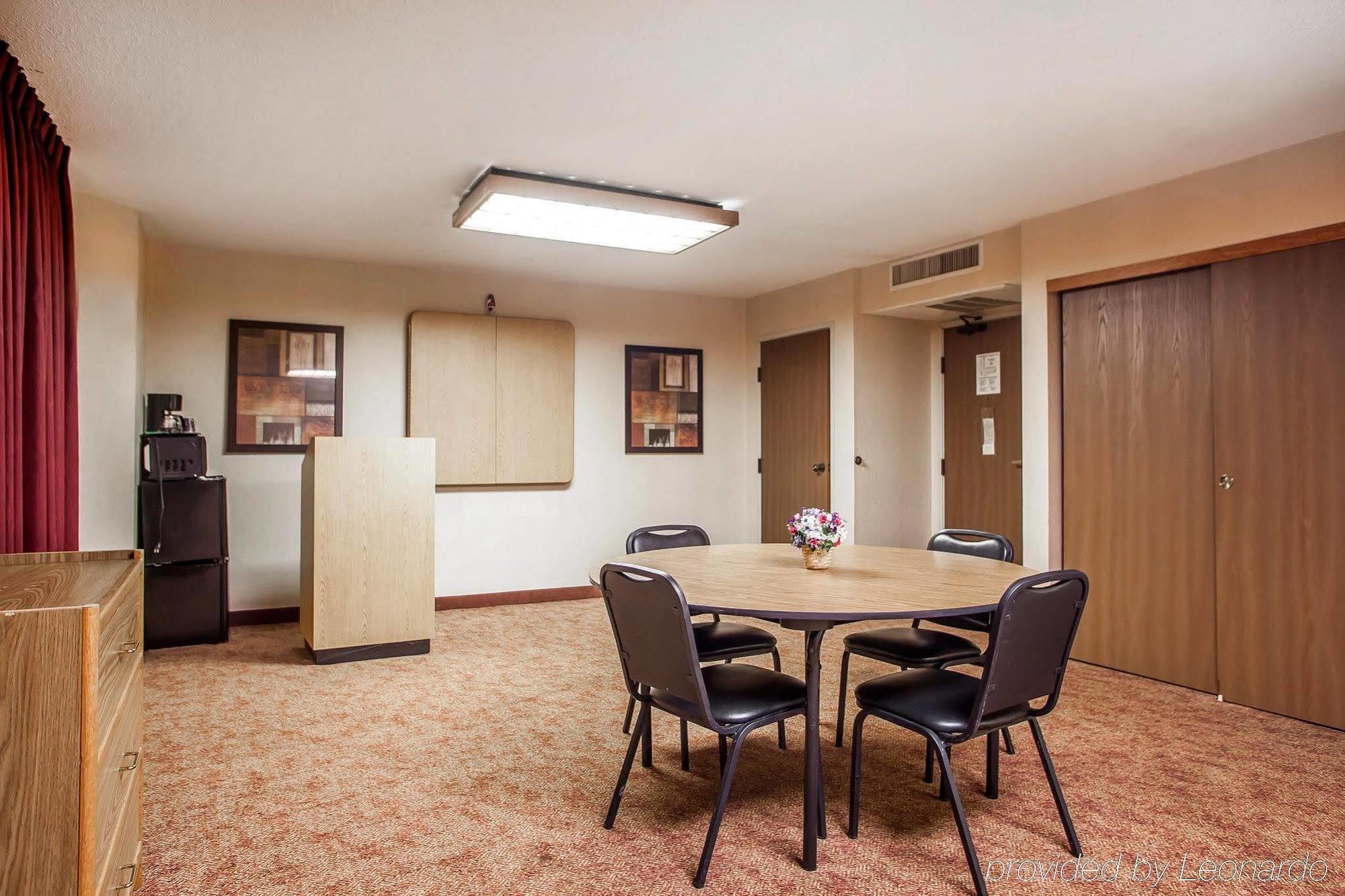 Baymont Inn & Suites By Wyndham Mukwonago Екстериор снимка