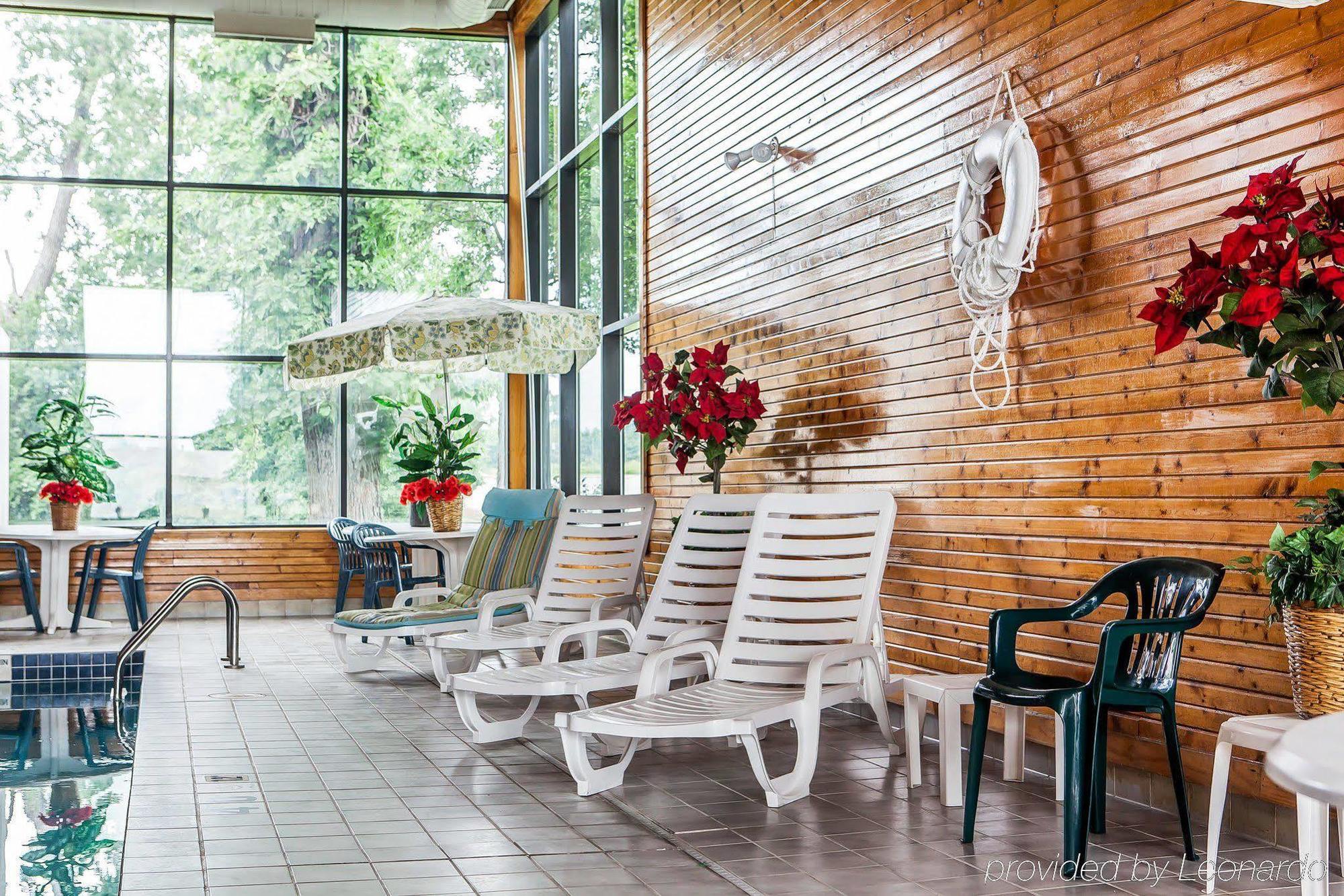 Baymont Inn & Suites By Wyndham Mukwonago Екстериор снимка
